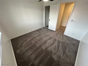 1375 E Hacienda Ave in Las Vegas, NV - Building Photo - Building Photo