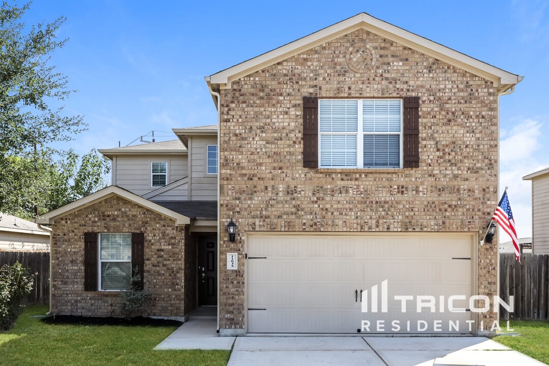 11635 Luckey Vista in San Antonio, TX - Building Photo