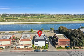 21782 Brookhurst St in Huntington Beach, CA - Building Photo - Building Photo