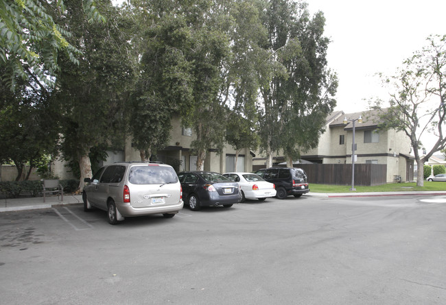 Simpson Villas in North Hollywood, CA - Building Photo - Building Photo