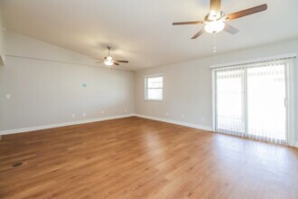 7008 W Canterbury Dr in Peoria, AZ - Foto de edificio - Building Photo