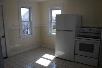 5 Allen Ct in Natick, MA - Foto de edificio - Building Photo