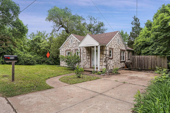 property at 806 Elsworth Pl