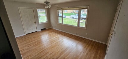 5841 Garrett Ln, Unit A in Rockford, IL - Foto de edificio - Building Photo