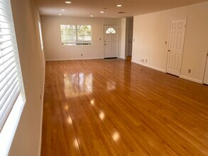 308 E Valencia Ave, Unit B in Burbank, CA - Building Photo - Building Photo
