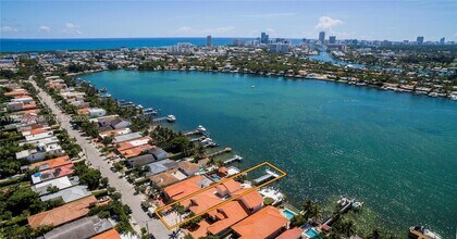 1400 Stillwater Dr in Miami Beach, FL - Building Photo - Building Photo