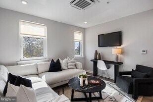 3449 Scotts Ln, Unit A320 in Philadelphia, PA - Building Photo