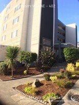 5200 University Wy NE in Seattle, WA - Building Photo