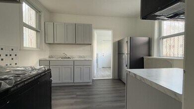 2521 John F. Kennedy Blvd in Jersey City, NJ - Foto de edificio - Building Photo