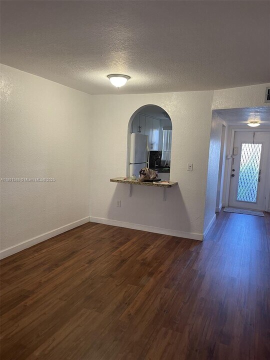 8515 Sunrise Lakes Blvd in Sunrise, FL - Building Photo
