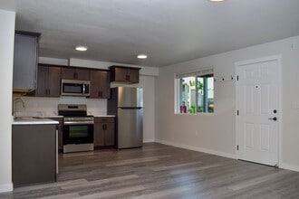 1973 Sky Park Dr in Medford, OR - Building Photo - Building Photo