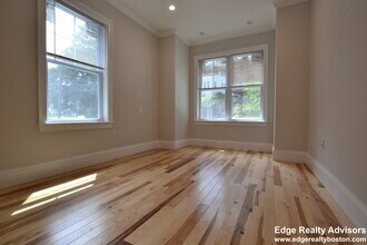 168 Bigelow St, Unit 1 in Boston, MA - Building Photo - Building Photo