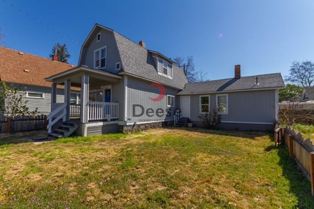 1414 N Cedar St in Spokane, WA - Building Photo