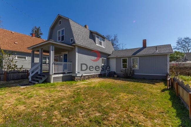 property at 1414 N Cedar St