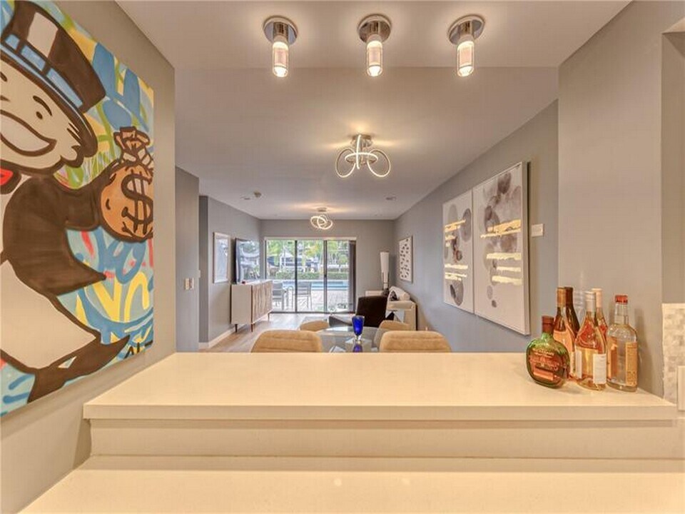 2713 NE 15th St in Fort Lauderdale, FL - Building Photo