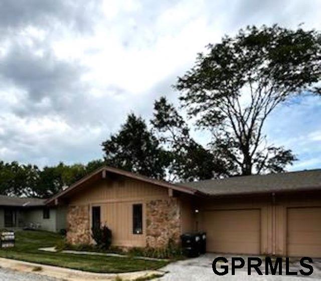 9260 Erskine Plaza in Omaha, NE - Building Photo - Building Photo