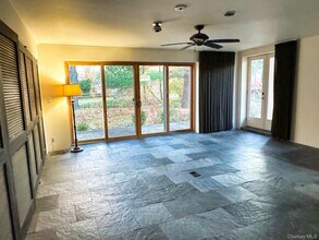 34 Maple St in Islip, NY - Building Photo - Building Photo