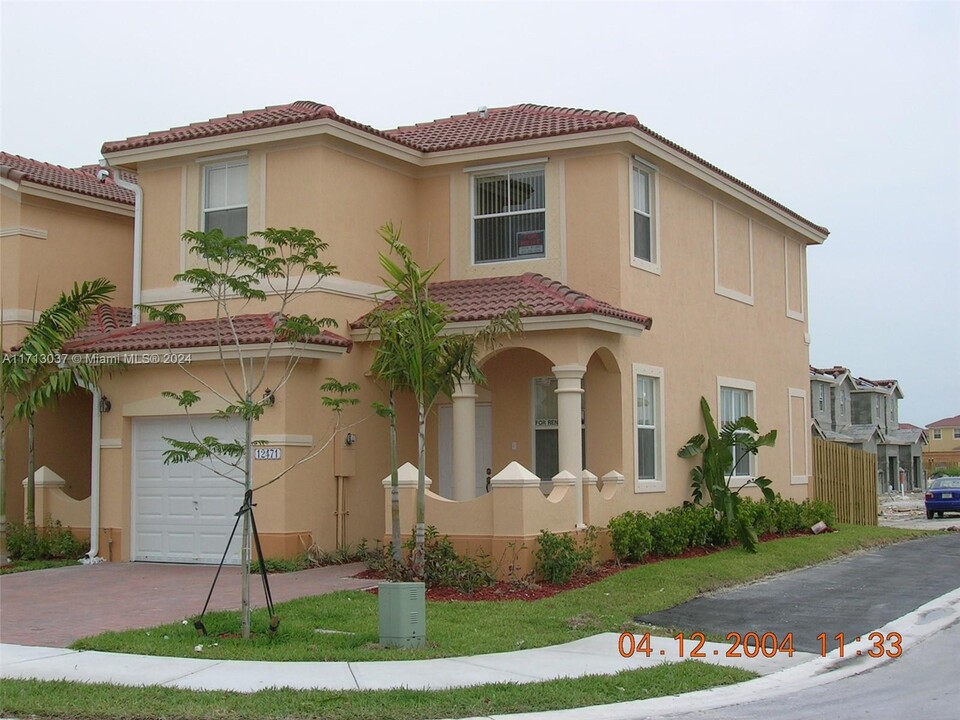 12471 SW 124th Path in Miami, FL - Building Photo