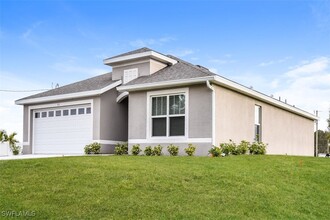 913 NE 36th Ln in Cape Coral, FL - Building Photo - Building Photo