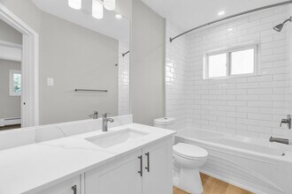 437 Hazel St in Waterloo, ON - Building Photo - Building Photo