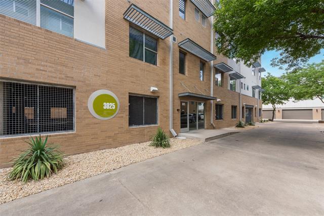 3025 Bryan St in Dallas, TX - Building Photo