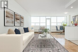 33-1033 Erskine Ave in Toronto, ON - Building Photo - Building Photo