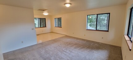 3950 L K Wood Ct, Unit B in Arcata, CA - Building Photo - Building Photo