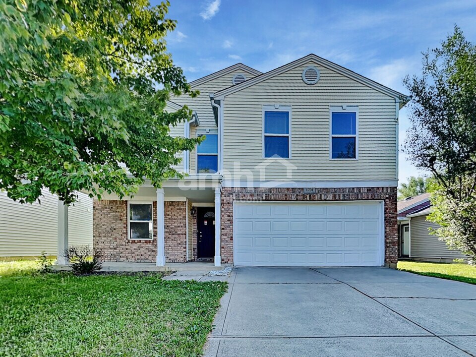 1701 Blue Grass Pky in Greenwood, IN - Building Photo