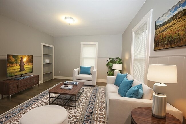 property at 23 Des Moines Rd