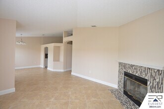 9 Prince Kaarel Ln in Palm Coast, FL - Building Photo - Building Photo