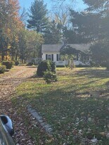 346 Bushee Rd in Swansea, MA - Building Photo