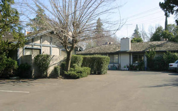 Peppertree in Sacramento, CA - Foto de edificio - Building Photo