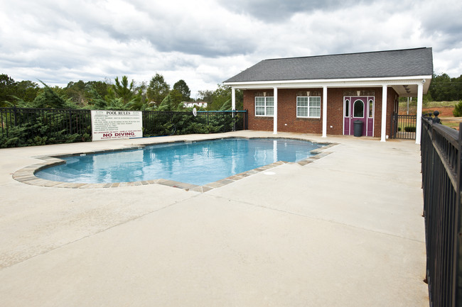 Spring Chase Apartments in Barnesville, GA - Foto de edificio - Building Photo