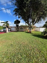 2601 Acapulco Dr in Miramar, FL - Building Photo - Building Photo