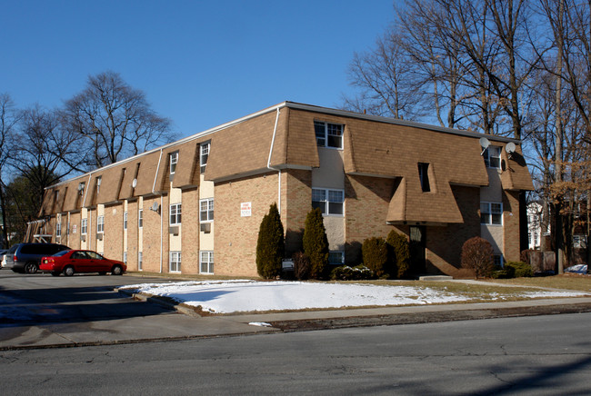 1118 New Brunswick Ave in Rahway, NJ - Foto de edificio - Building Photo