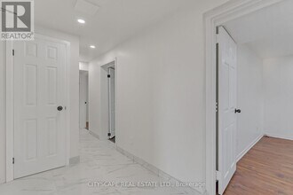 2724 Lake Shore Blvd W in Toronto, ON - Building Photo - Building Photo