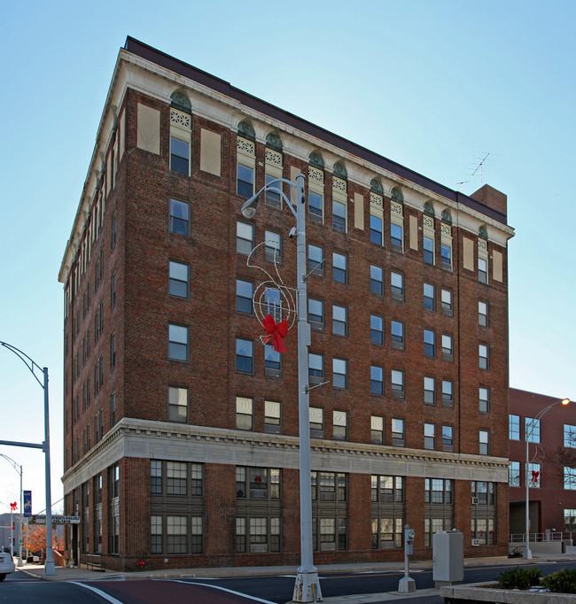 Alamance Plaza in Burlington, NC - Building Photo - Building Photo