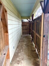 302 E Granite St in Llano, TX - Building Photo - Building Photo