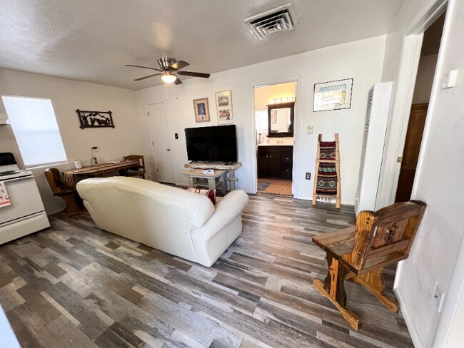 5400 Marble Ave-Unit -4 in Albuquerque, NM - Building Photo - Building Photo