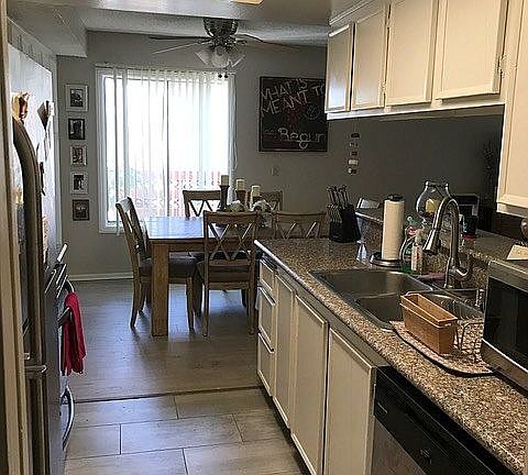 1517 E Garfield Ave, Unit 54 in Glendale, CA - Building Photo - Building Photo