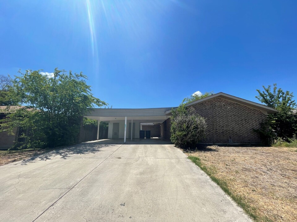 2211 Wheeler Ave in Killeen, TX - Building Photo