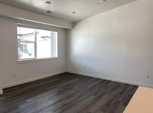 462 W 40 S in Providence, UT - Building Photo - Building Photo