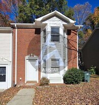 1012 Kennesborough Rd NW in Kennesaw, GA - Building Photo