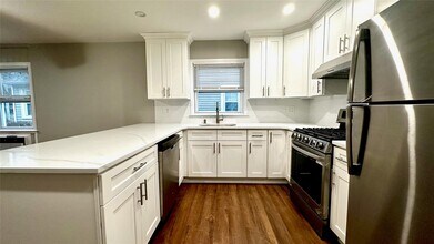 42 Wolfle St in Glen Cove, NY - Foto de edificio - Building Photo