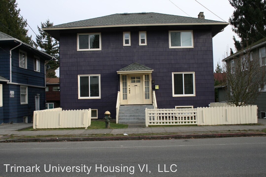 5026 20th Ave NE in Seattle, WA - Building Photo