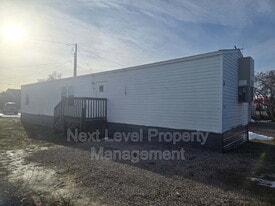 111 S Cedar Dr in Kalispell, MT - Building Photo