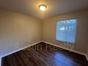 1107 Mariedale Ct in Kirkwood, MO - Building Photo - Building Photo