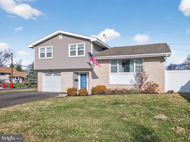 1277 Beverly Rd in Warminster, PA - Foto de edificio