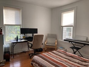 24 Clark St, Unit Garden Level in New Haven, CT - Building Photo - Building Photo