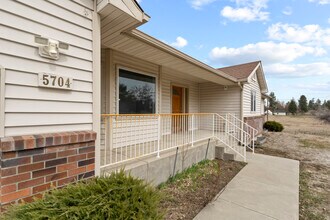 5704 W Garden Springs Rd in Spokane, WA - Foto de edificio - Building Photo